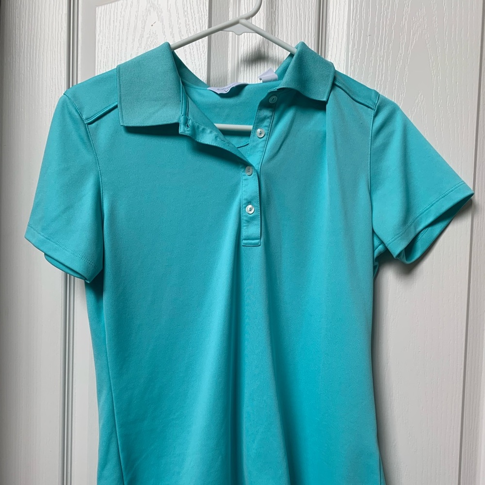 Medium ladies turquoise Callaway golf shirt.